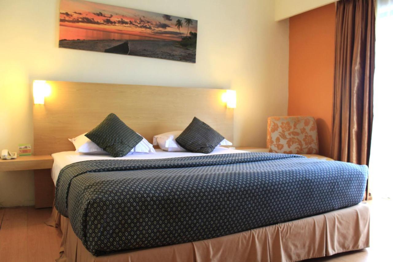 Lux Tychi Hotel Malang Extérieur photo