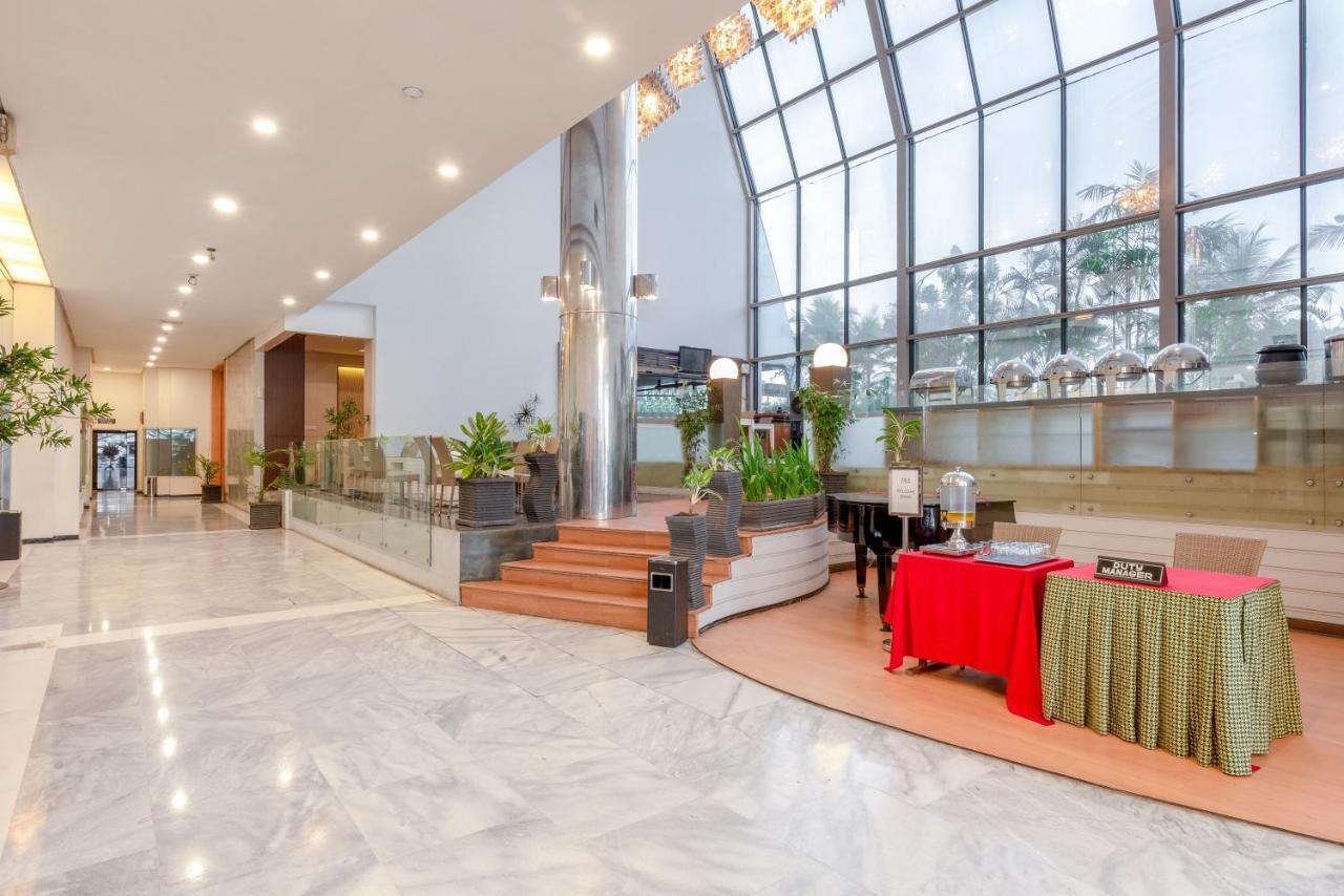 Lux Tychi Hotel Malang Extérieur photo