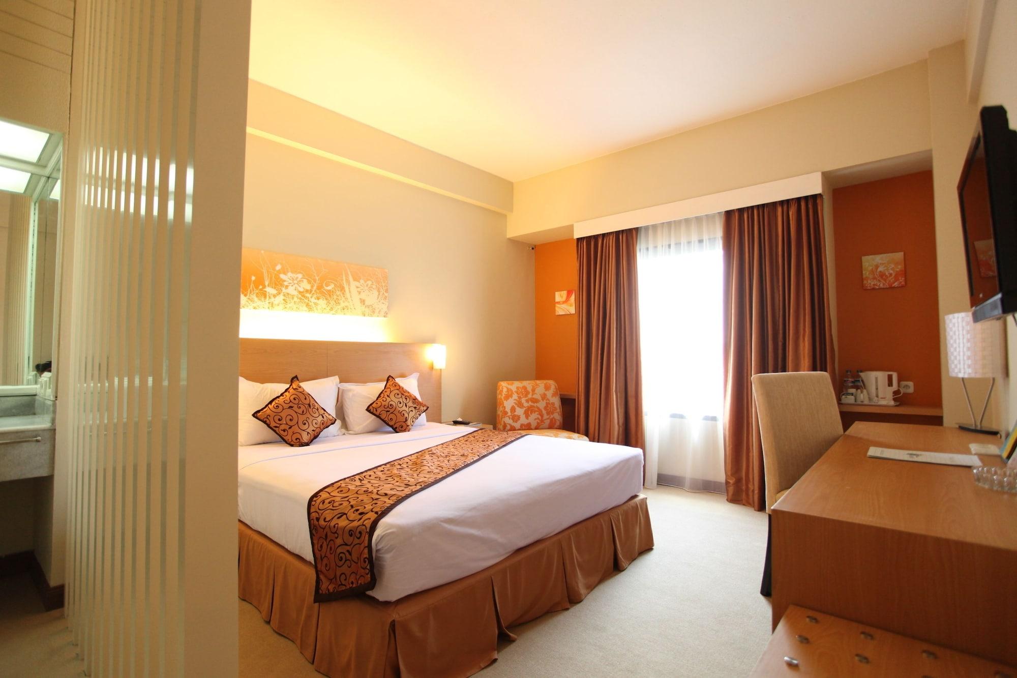 Lux Tychi Hotel Malang Extérieur photo