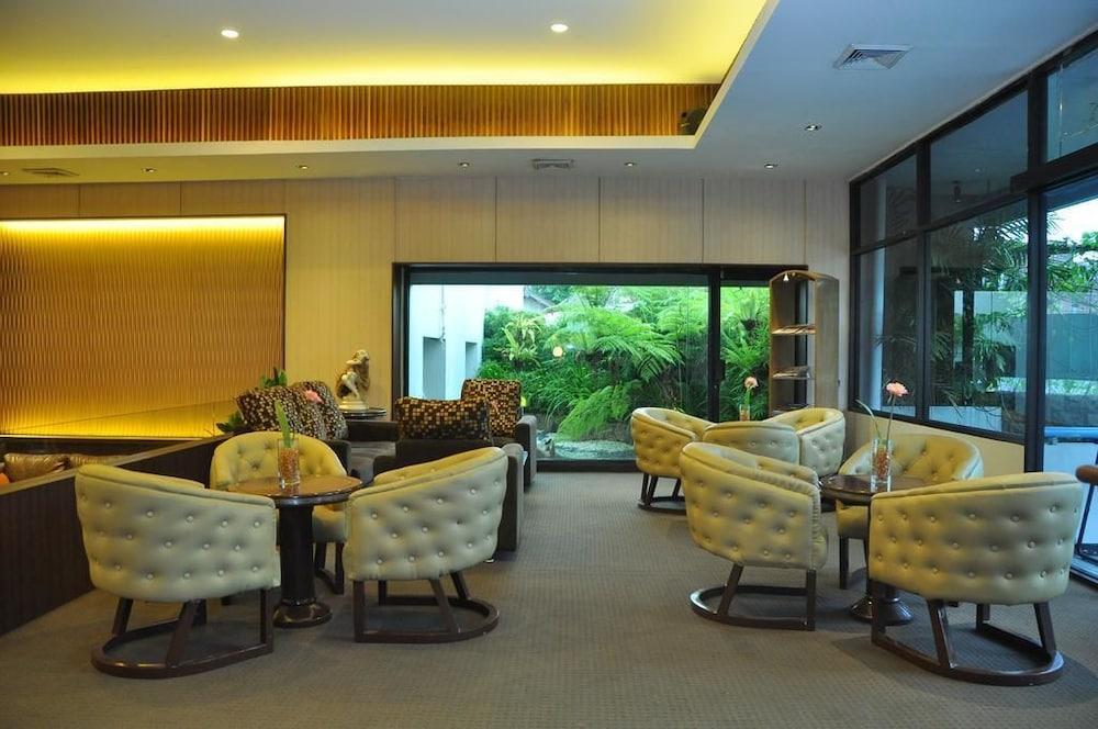 Lux Tychi Hotel Malang Extérieur photo
