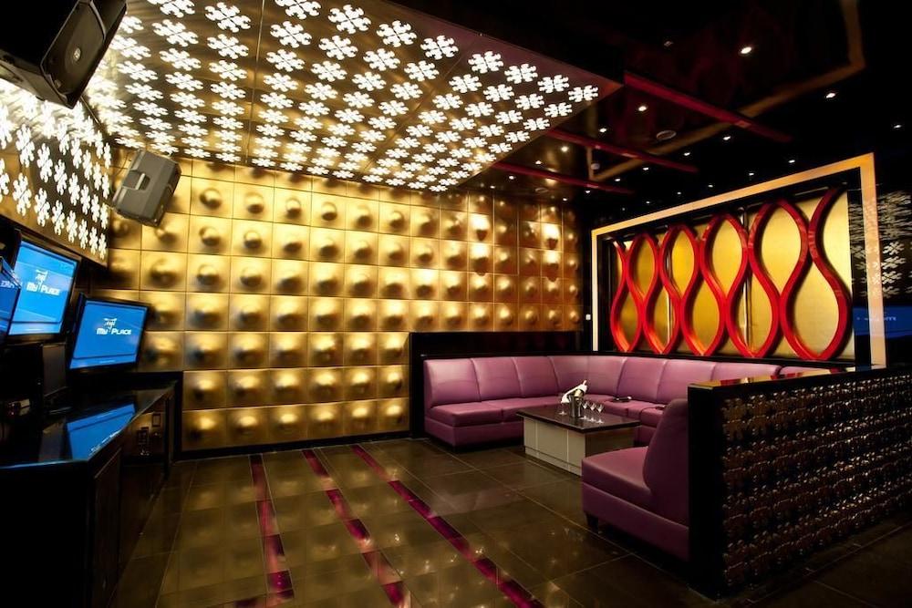 Lux Tychi Hotel Malang Extérieur photo