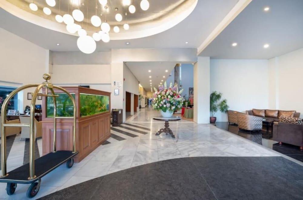 Lux Tychi Hotel Malang Extérieur photo