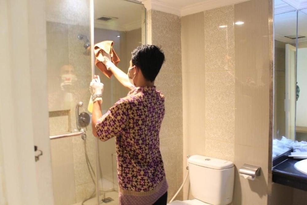 Lux Tychi Hotel Malang Extérieur photo