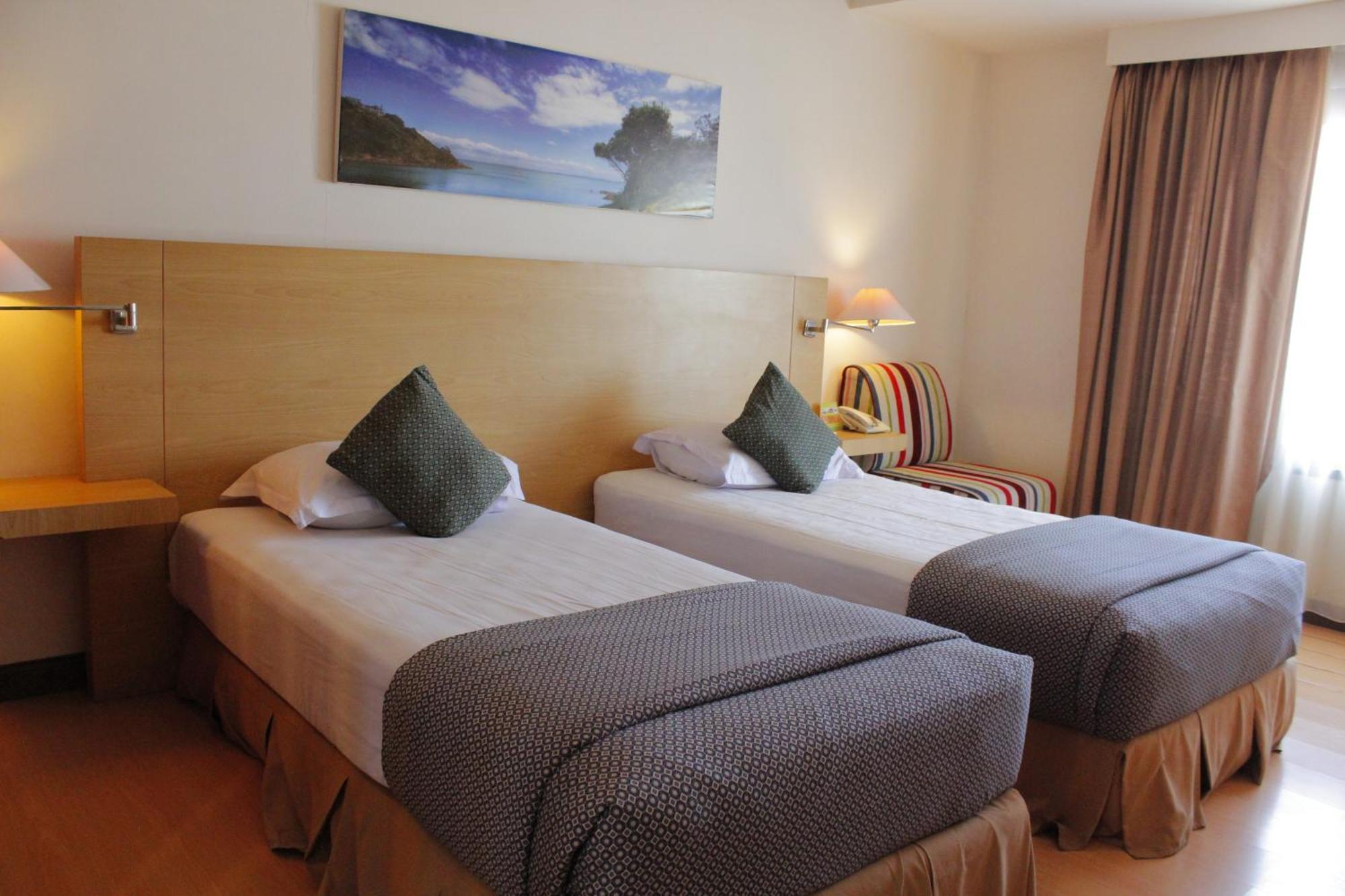 Lux Tychi Hotel Malang Extérieur photo