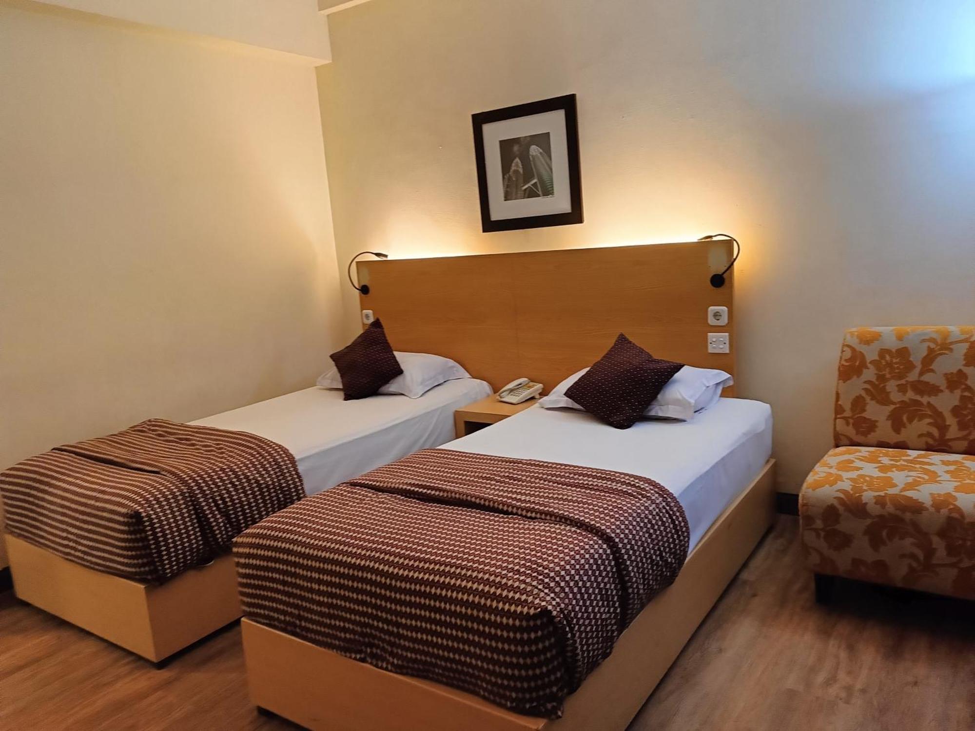Lux Tychi Hotel Malang Extérieur photo
