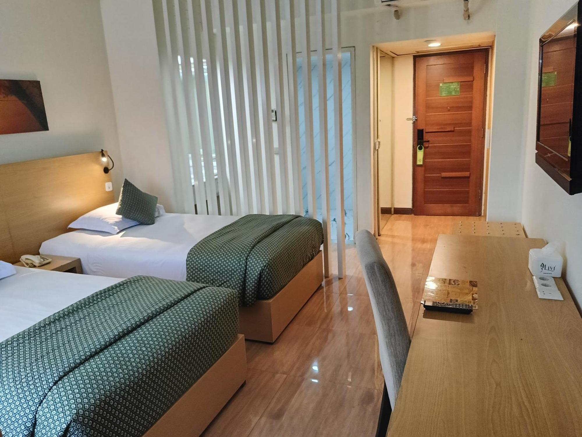 Lux Tychi Hotel Malang Extérieur photo