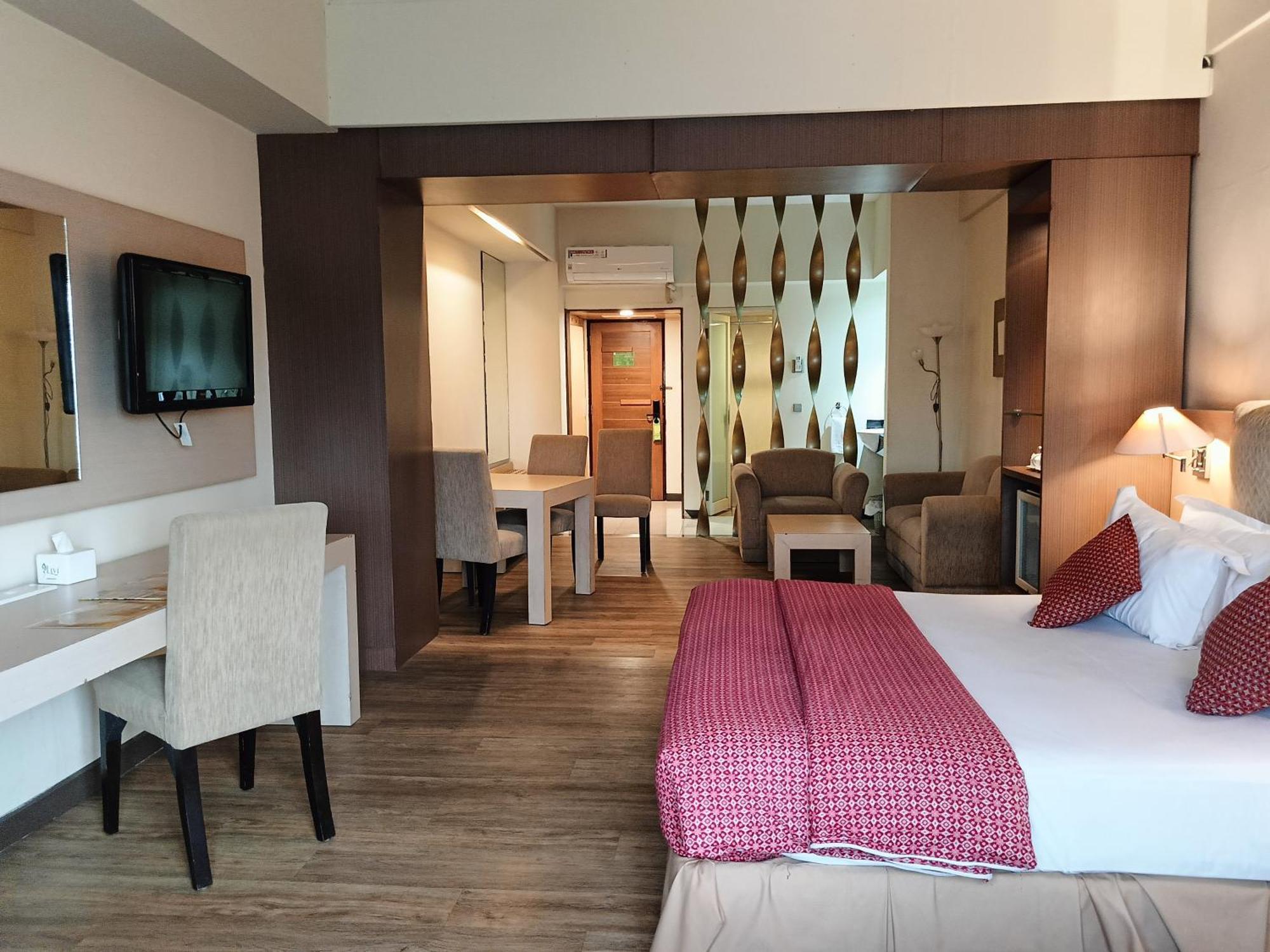 Lux Tychi Hotel Malang Extérieur photo