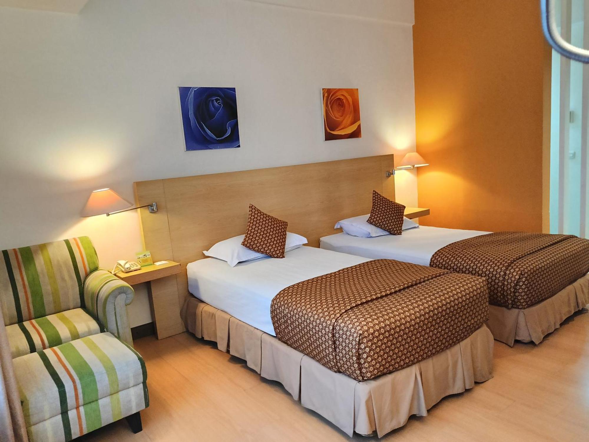 Lux Tychi Hotel Malang Extérieur photo