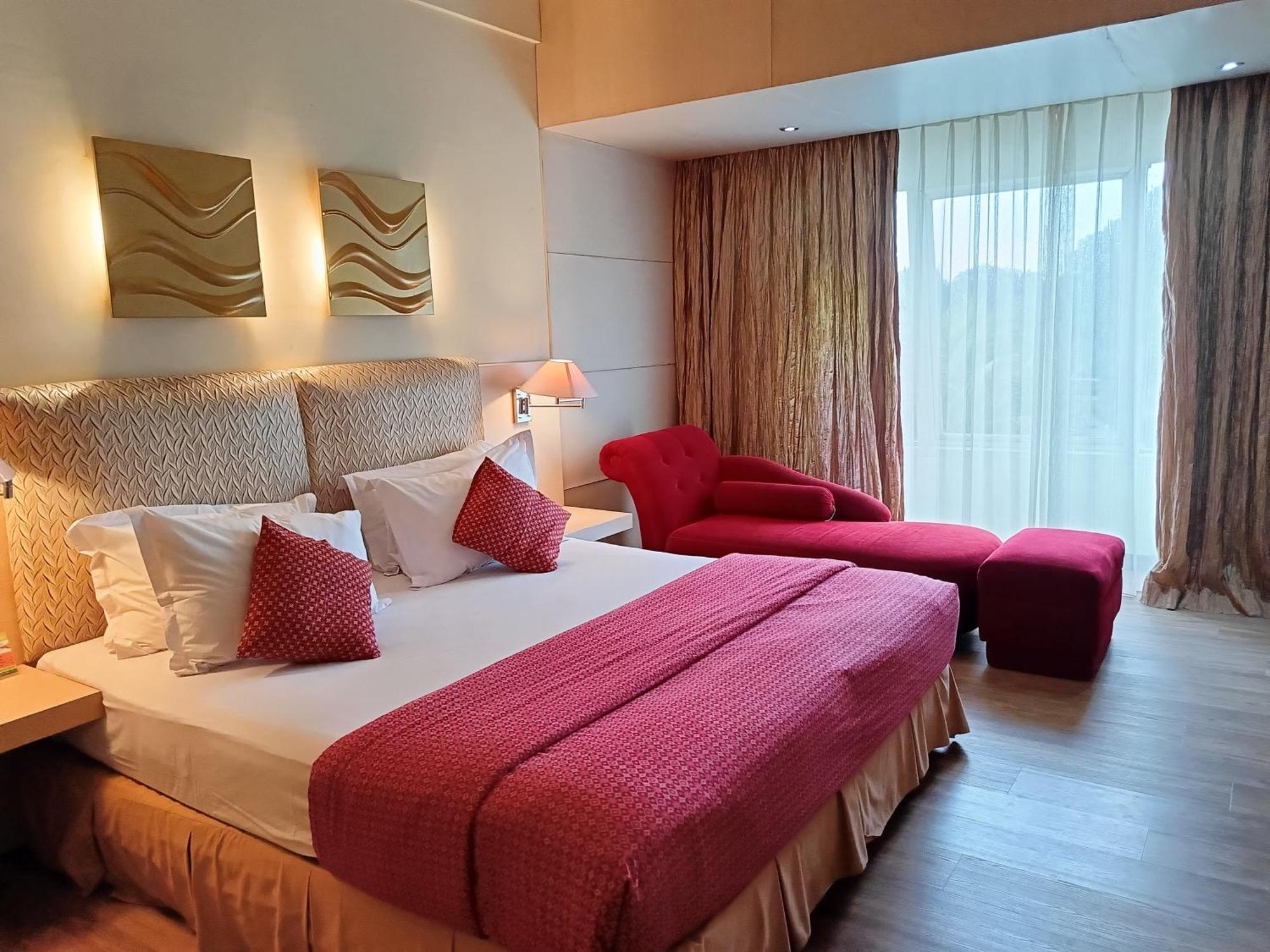 Lux Tychi Hotel Malang Extérieur photo