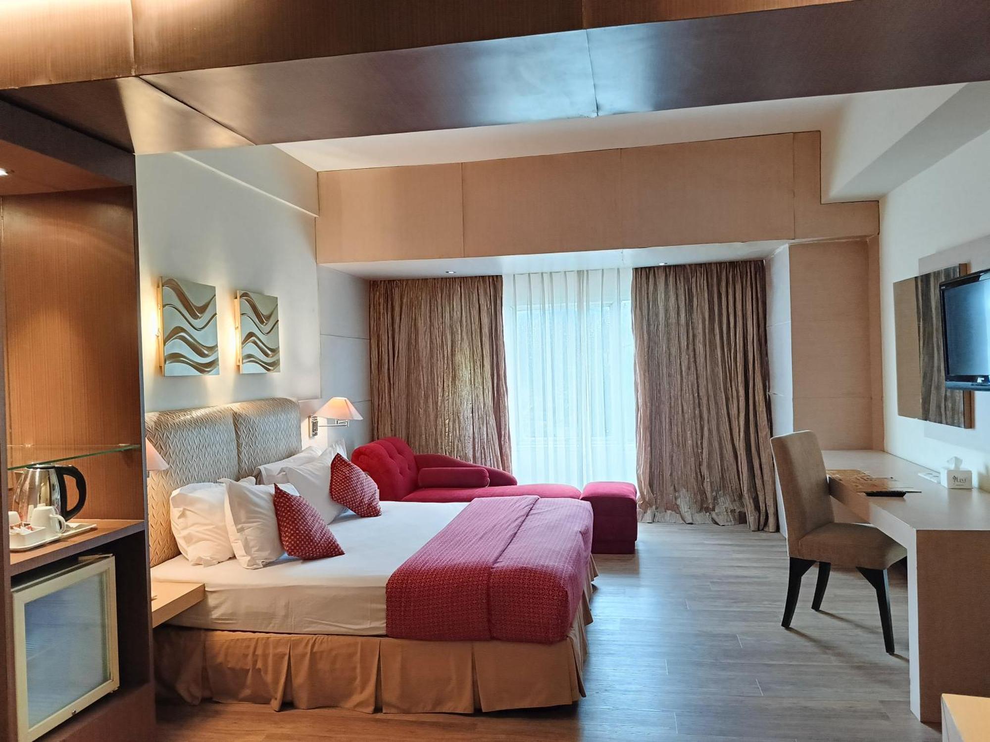 Lux Tychi Hotel Malang Extérieur photo