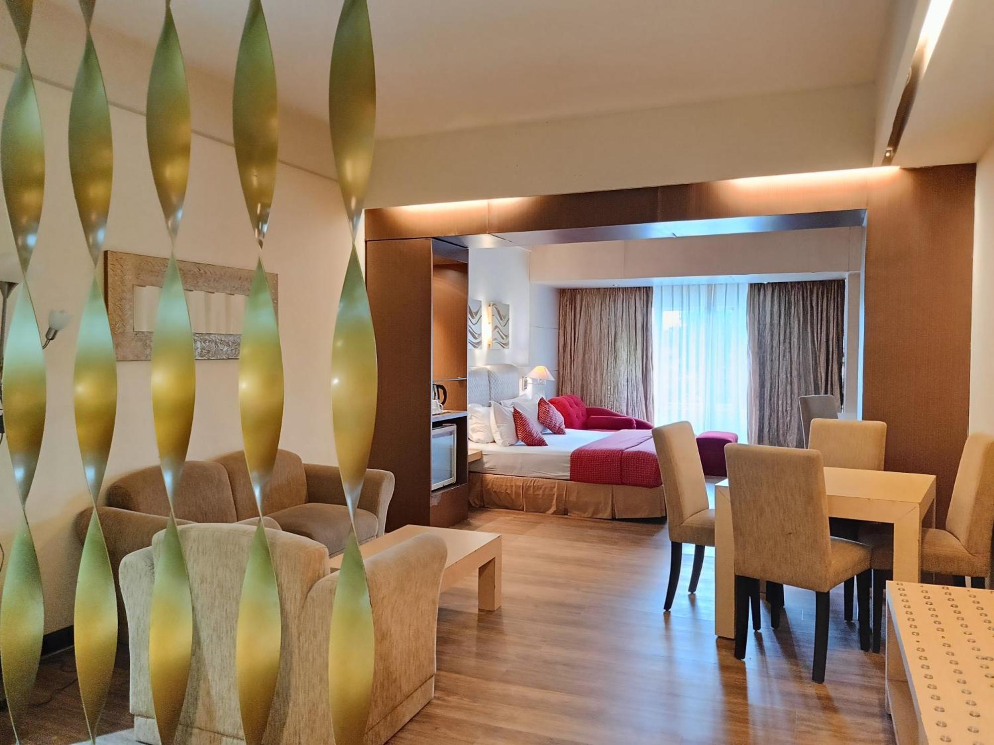 Lux Tychi Hotel Malang Extérieur photo