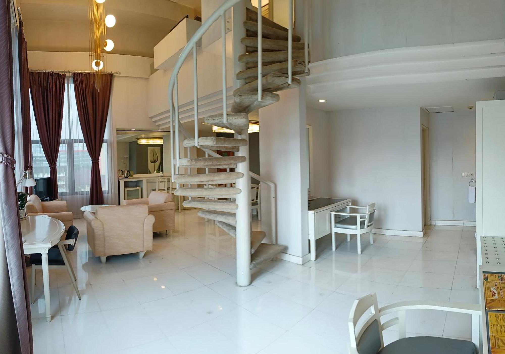 Lux Tychi Hotel Malang Extérieur photo