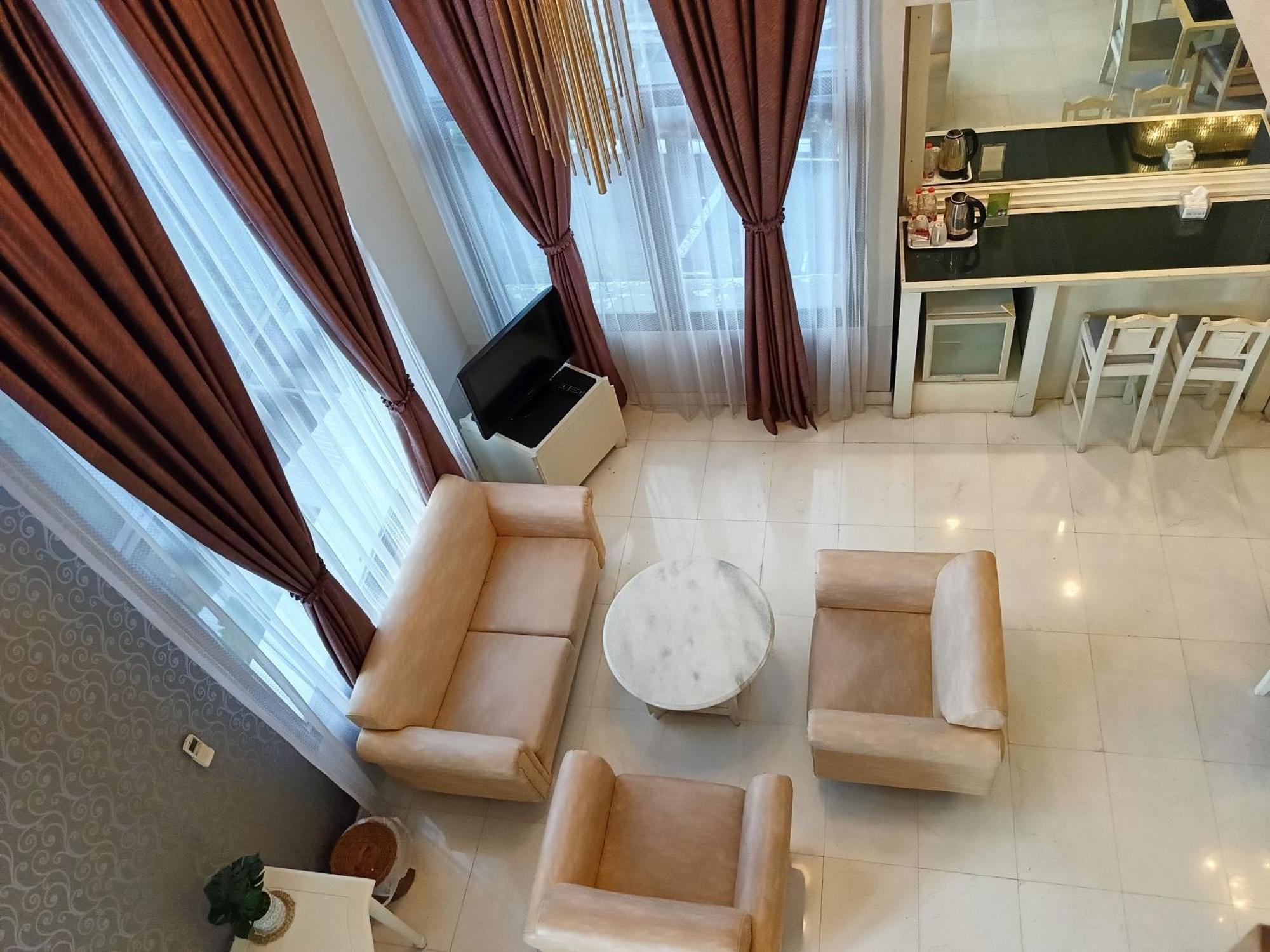 Lux Tychi Hotel Malang Extérieur photo