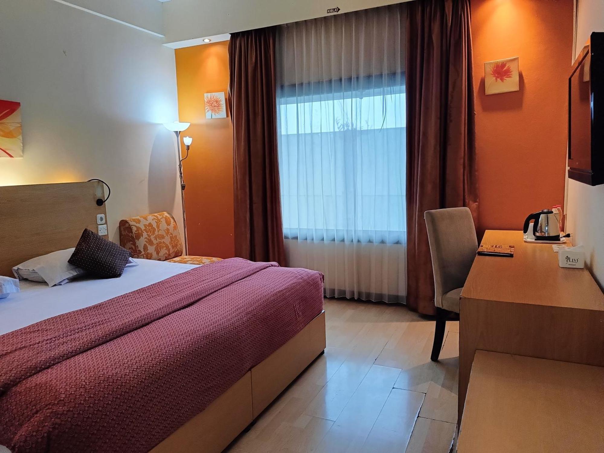 Lux Tychi Hotel Malang Extérieur photo