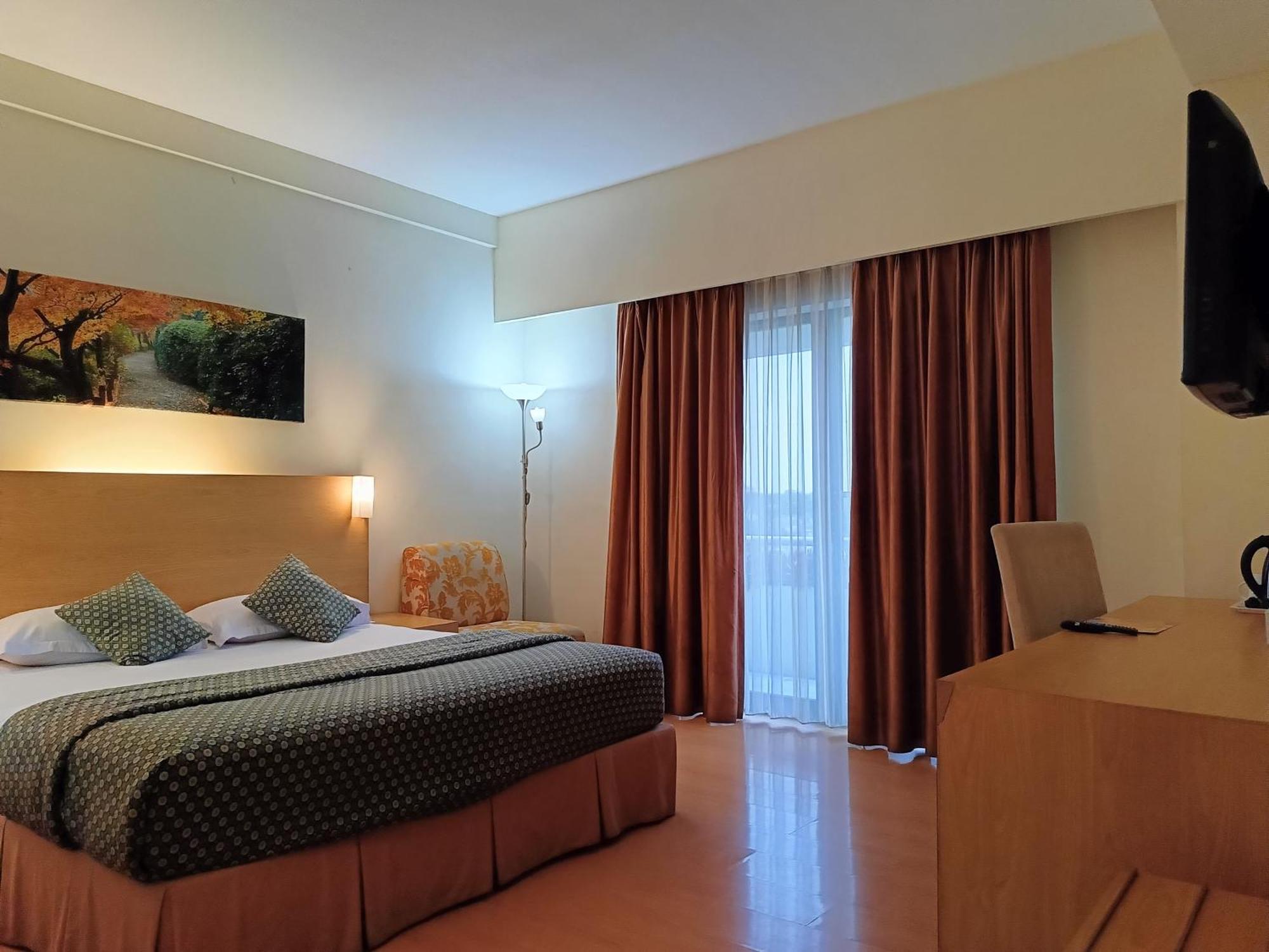 Lux Tychi Hotel Malang Extérieur photo