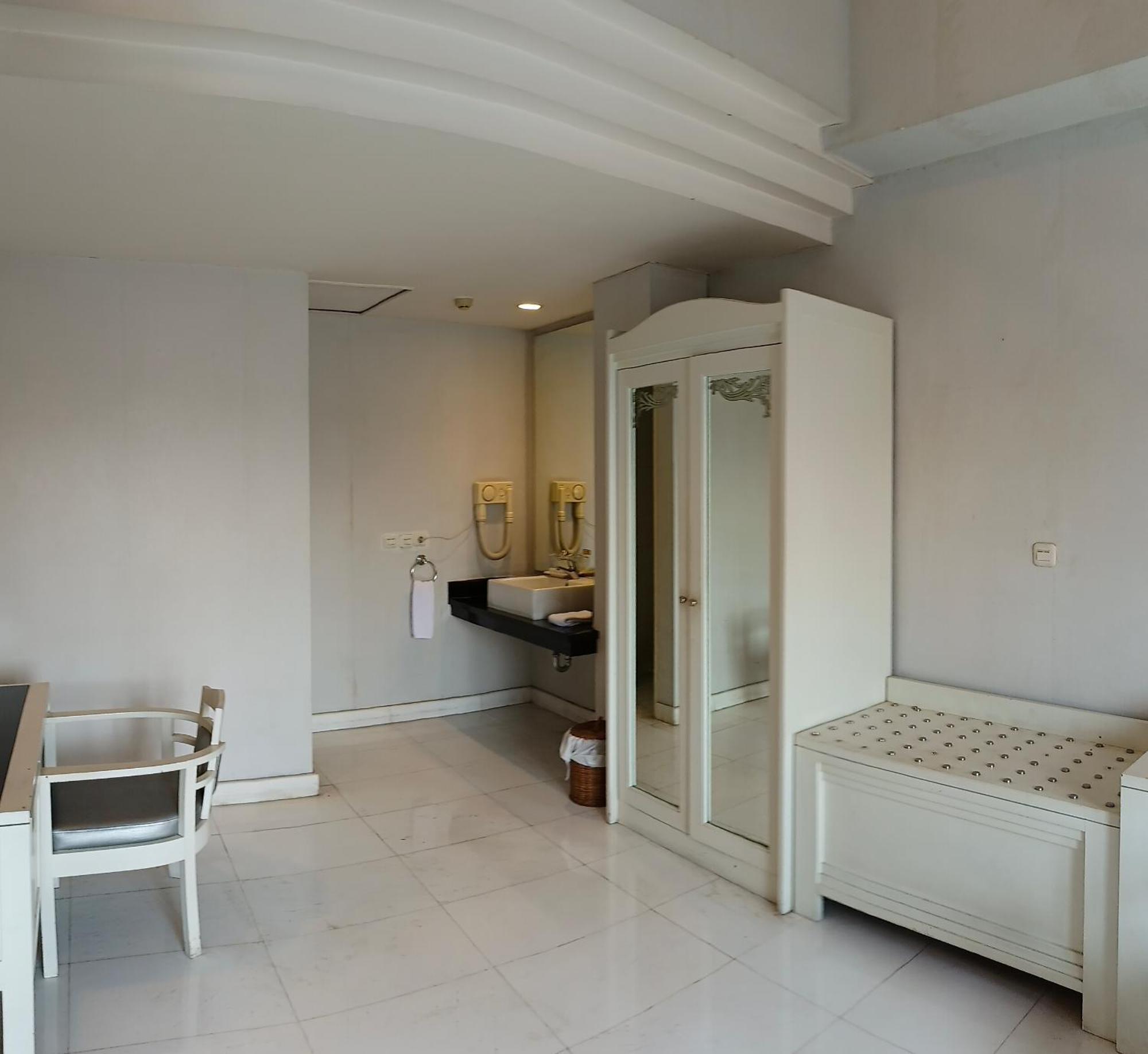 Lux Tychi Hotel Malang Extérieur photo