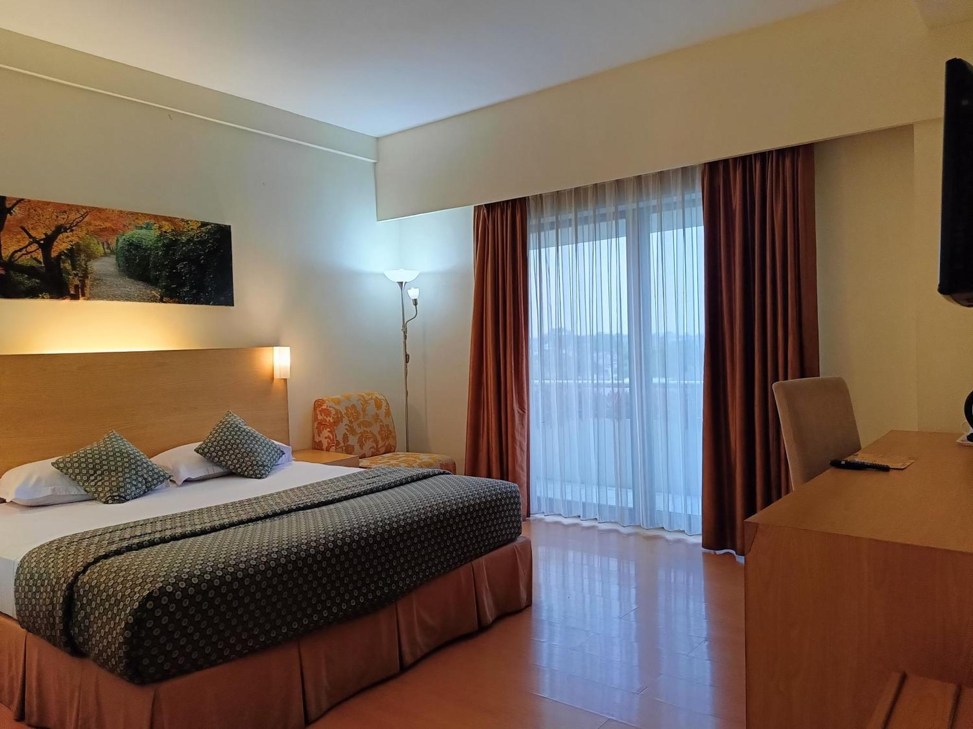 Lux Tychi Hotel Malang Extérieur photo