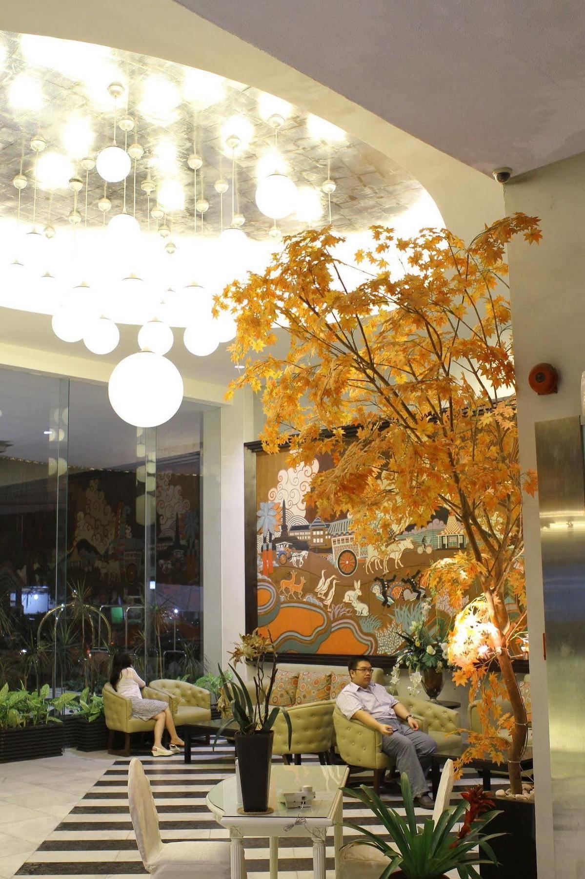 Lux Tychi Hotel Malang Extérieur photo
